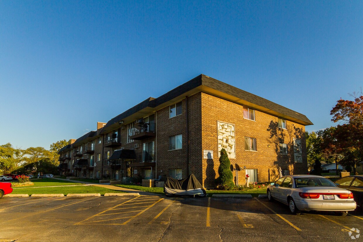 215 Hale St, Addison, IL 60101 Apartments in Addison, IL
