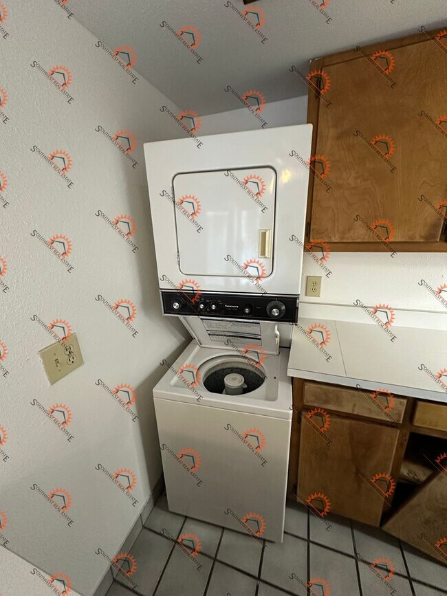 Foto del edificio - Month to month lease Furnished studio apartment. All bills paid!