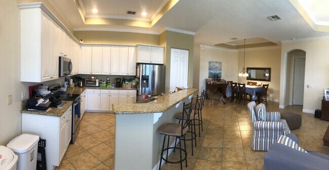 Building Photo - 302 NW Somerset Cir