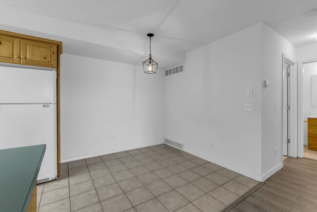 Building Photo - Main Street Kamas Condo