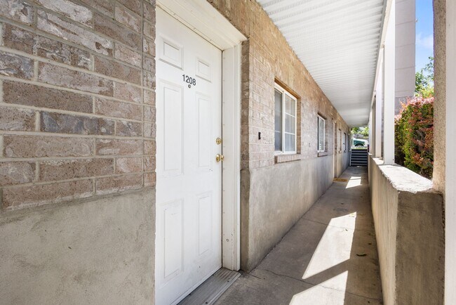 Building Photo - 1208 W 160 N