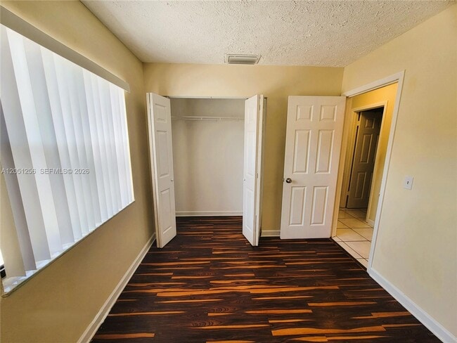 Building Photo - 307 S Ocean Dr