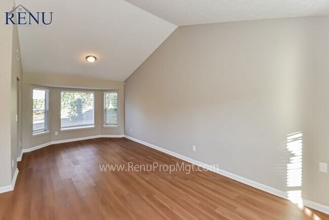 Building Photo - Now Available! 3 bed 2.5 bath!