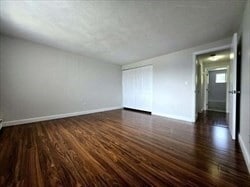 Building Photo - 11 Woodcrest Ct