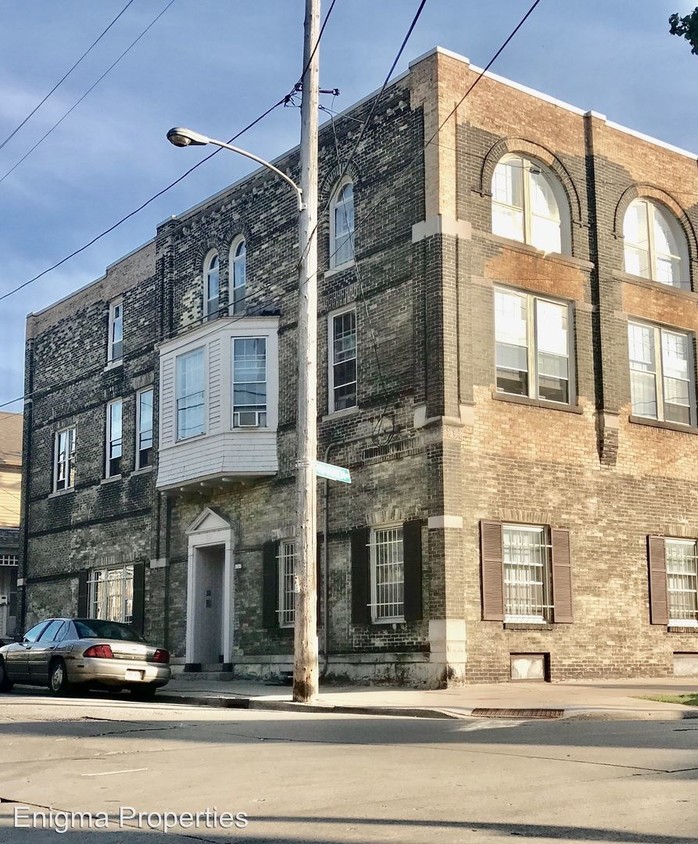 Primary Photo - 1301 E Albion St
