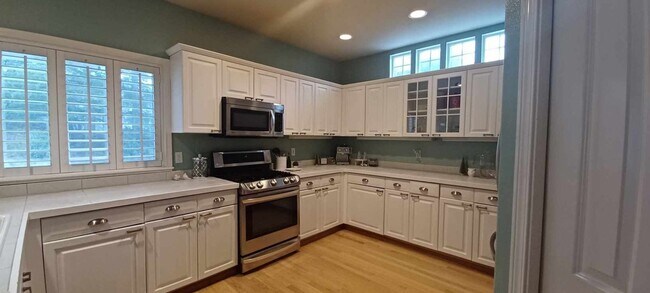 Foto del edificio - Beautiful 4 beds 2.5 baths home.