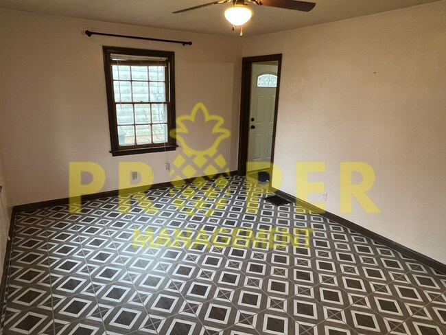 Building Photo - 3 bedroom 1 bathroom