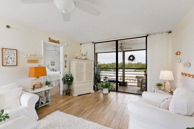 Foto del edificio - 4640 Lucerne Lakes Blvd W
