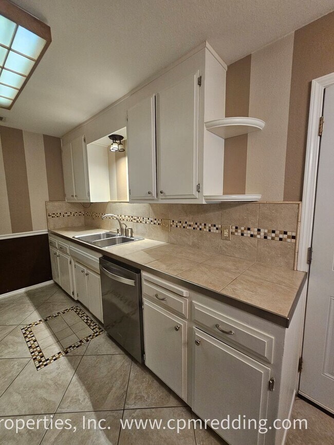 Foto del edificio - Super Cute House in East Redding With Atta...