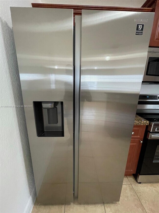 Foto del edificio - 5881 NW 32nd Ave