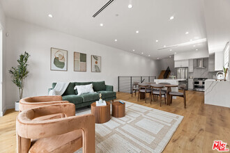 Building Photo - 5118 1/2 Laurel Canyon Blvd