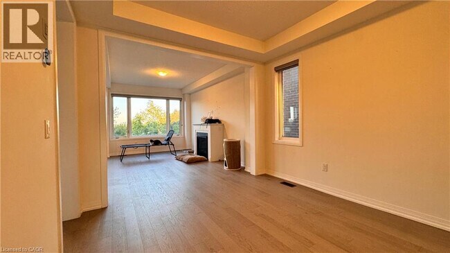 Building Photo - 99 Crossmore Cres