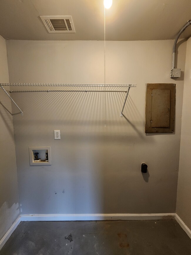 Laundry Room - 3603 Columbine Dr