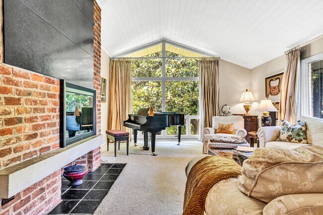 Foto del edificio - Beautiful Rambler Ranch With Pool!