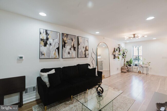 Foto del edificio - 1639 N Spring St