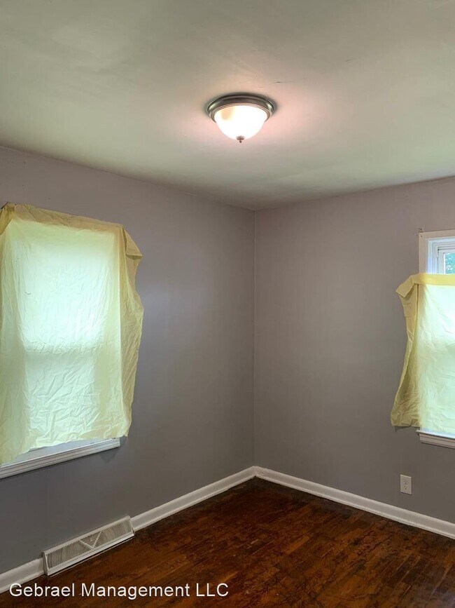 Building Photo - 995 S Ballenger Hwy