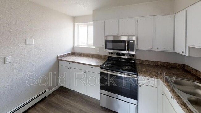 Building Photo - 2925 Straus Ln