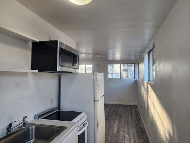 Building Photo - 6116 Brooklyn Ave