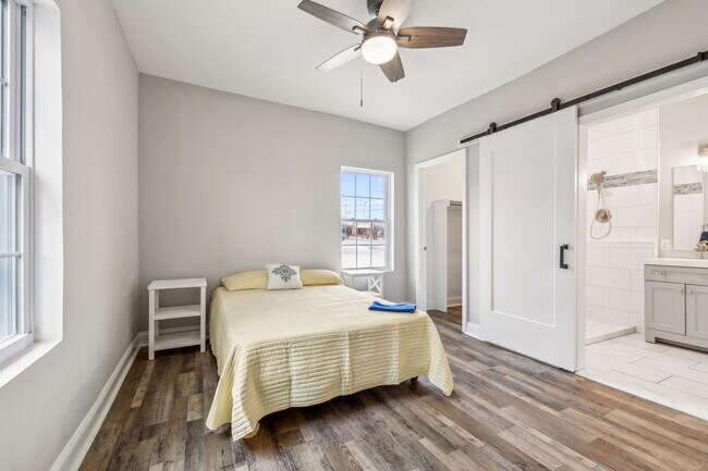 Primary bedroom with an ensuite bath and 2 closets - 2301 Seifried St