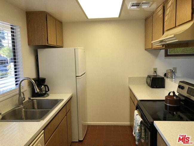 Building Photo - 40590 La Costa Cir E