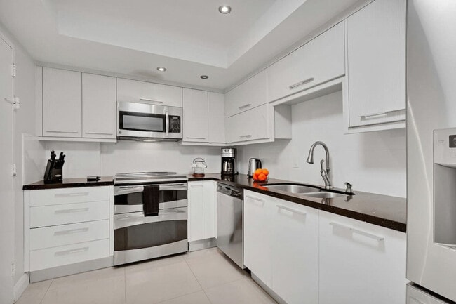 Building Photo - 3801 S Ocean Dr
