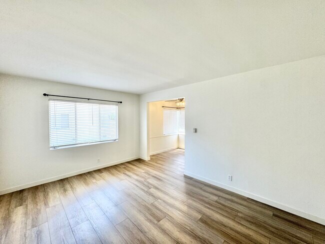 Foto del edificio - 5625 W Jefferson Blvd