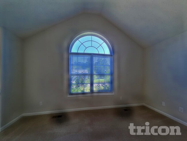 Building Photo - 217 White Pine Ln