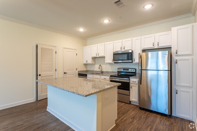 Interior Photo - The Pointe at Camellia Commons