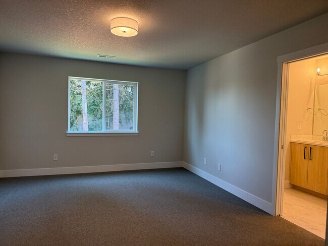 Building Photo - 9706 NE 29th Ave
