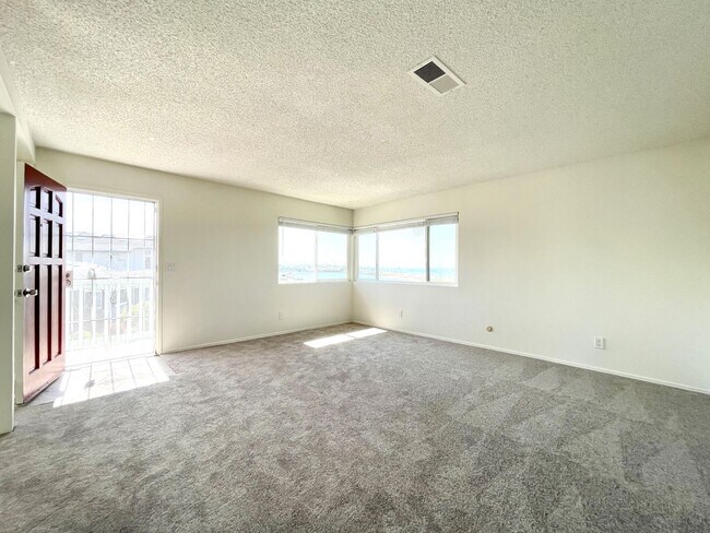 Building Photo - Waterfront in Carlsbad!