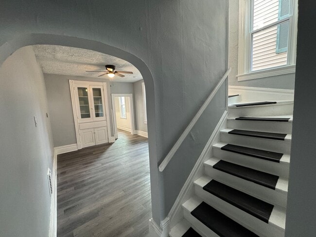 Building Photo - Renovated 3/1 Duplex In The Heart Of Pitcairn!! Available Now!