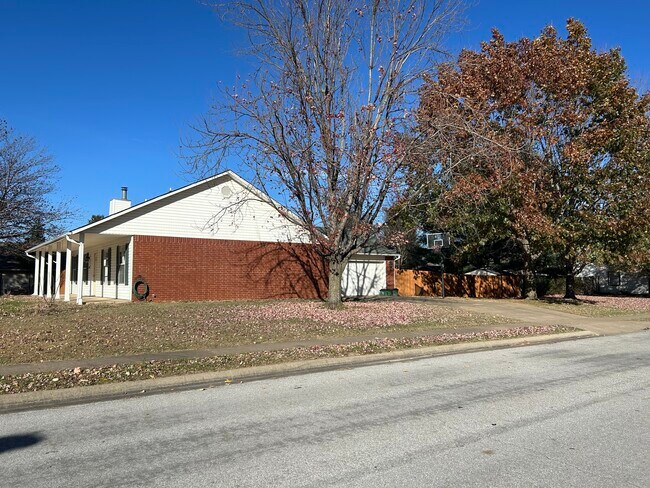 Foto del edificio - 1474 N Caddo Ave