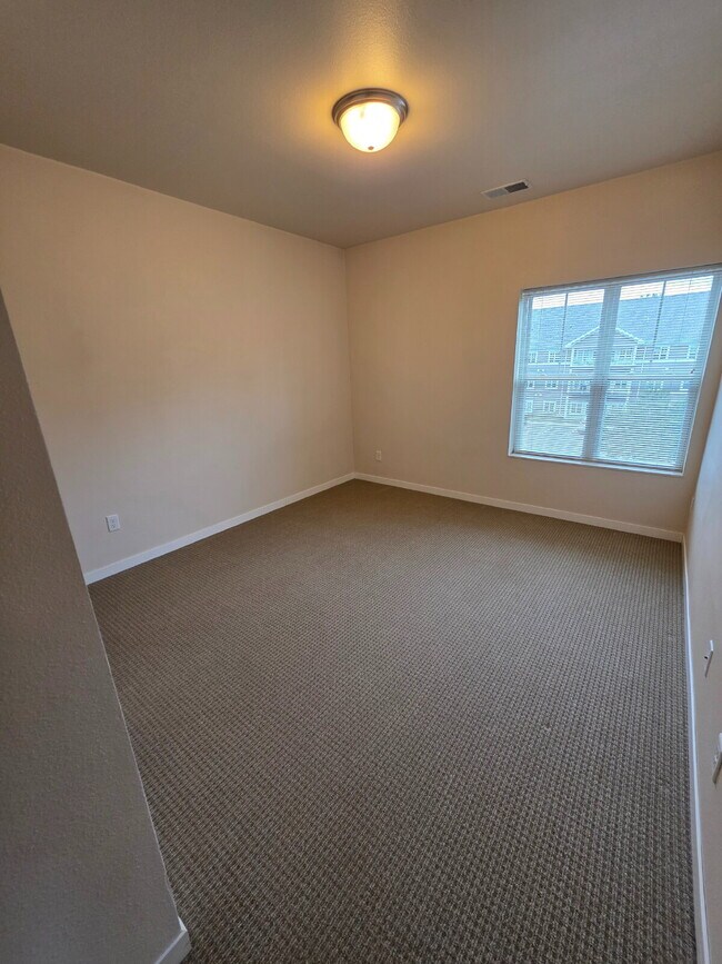 Building Photo - 2 Bedroom | 1 Bathroom 3rd Floor Apartment...
