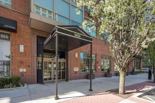 Building Photo - 1450 Washington St
