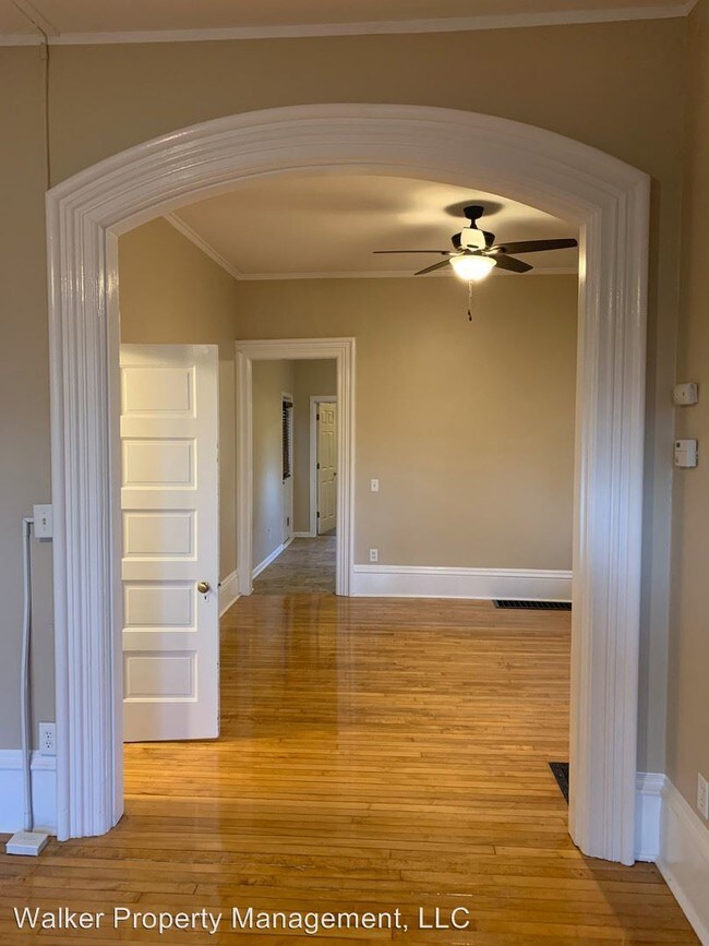 Foto del edificio - 242-244 W Main St