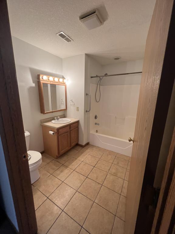 Building Photo - 2500 Orchard Park