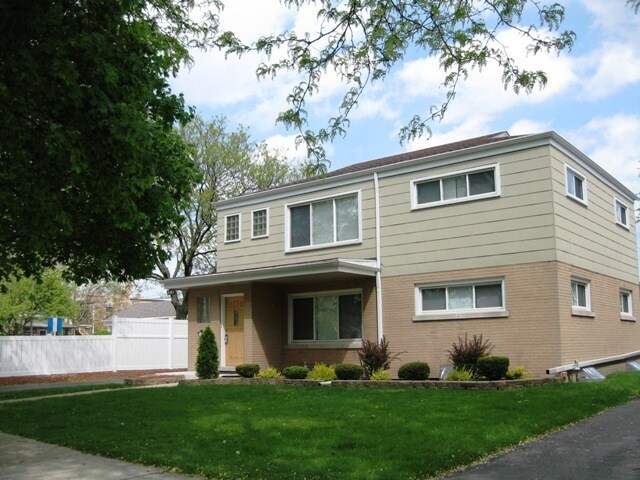 Building Photo - 4501 Grand Ave