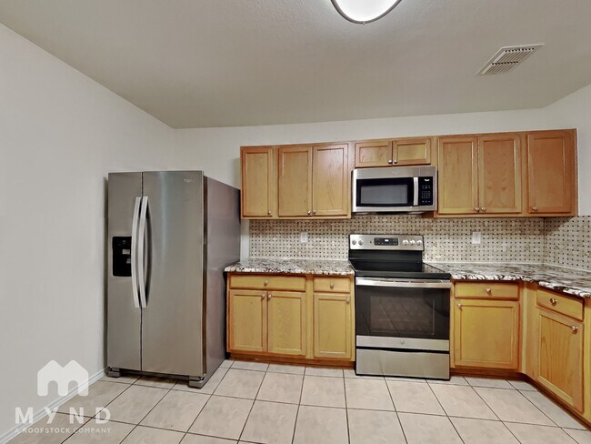Foto del edificio - 16521 Woodside Dr