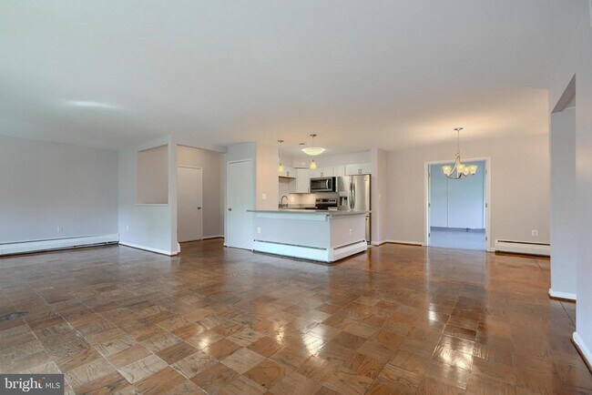 Foto del edificio - 6301 Charles St