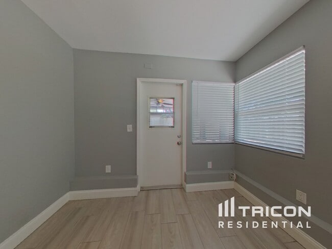 Foto del edificio - 131 E Virginia Ln
