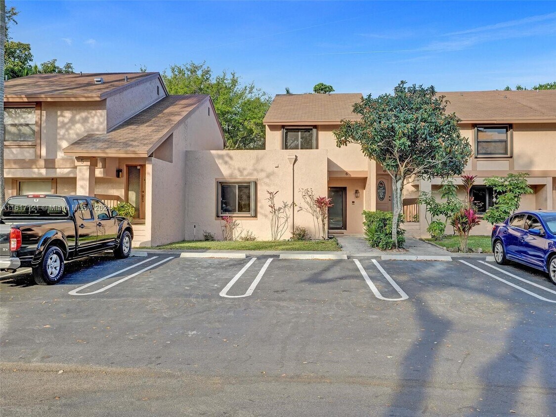 Foto principal - 6 Chestnut Cir