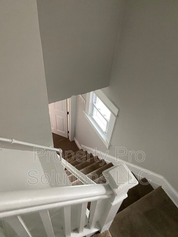 Primary Photo - 1 Oakwood Rd