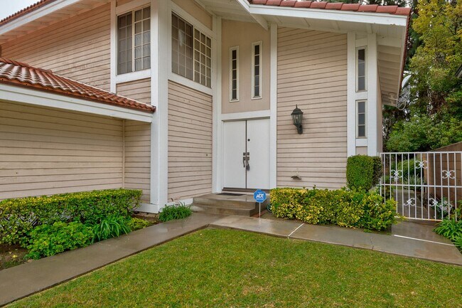 Building Photo - 20 Comanche Cir