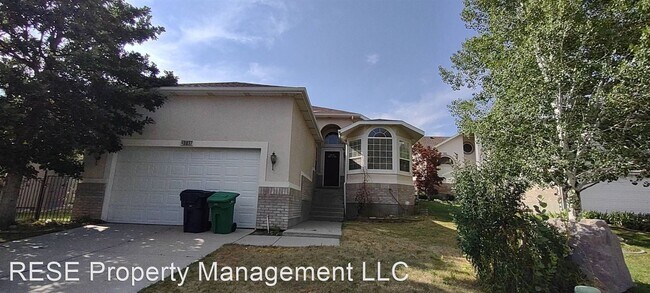 Building Photo - 2037 Hidden Village Cir