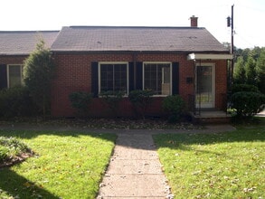 Building Photo - 806 N Avalon Rd