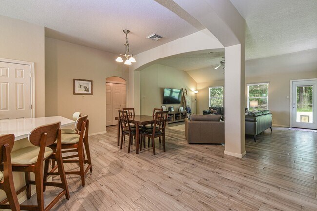 Building Photo - 203 Summer Pine Ct
