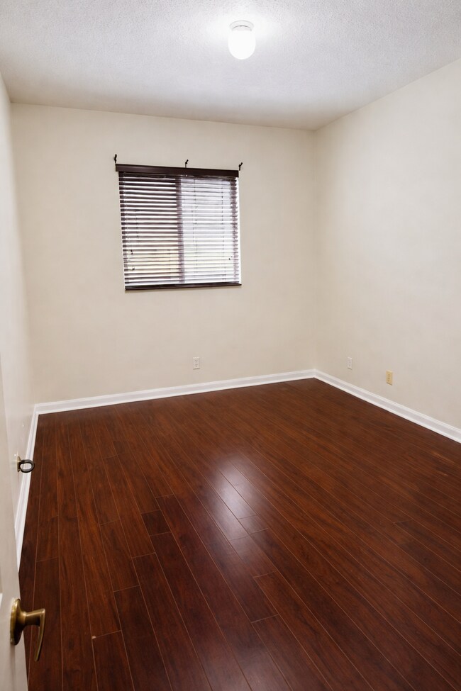 Foto del edificio - 4390 Berkshire Wharf Dr