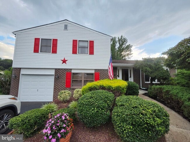 Building Photo - 379 Glen Meadow Rd