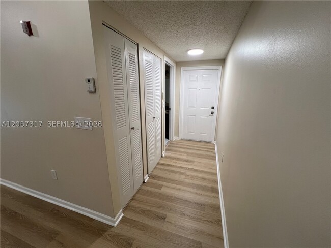 Building Photo - 202 Sable Palm Way