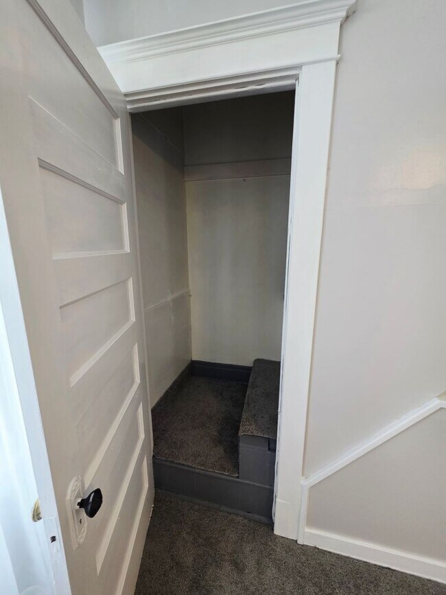 Foto del edificio - Killer view! 2 bed 1 bath Mt Washington! AVAILABLE 6/1
